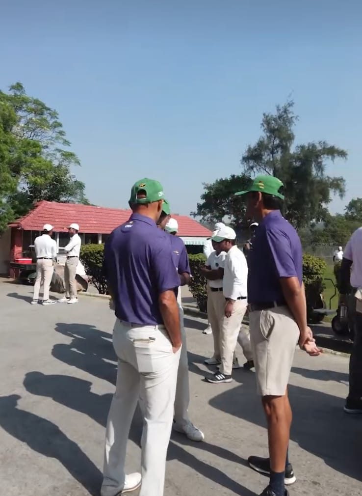Golfers at the tee